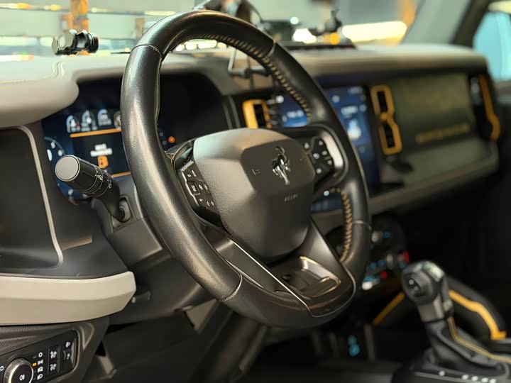 Фото 9 - Ford Bronco