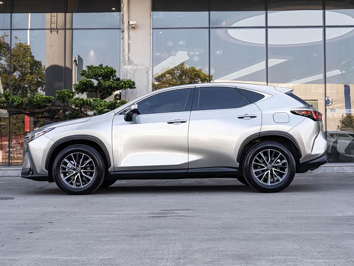 Фото 4 - Lexus NX