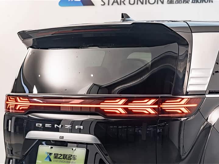 Фото 9 - Denza D9