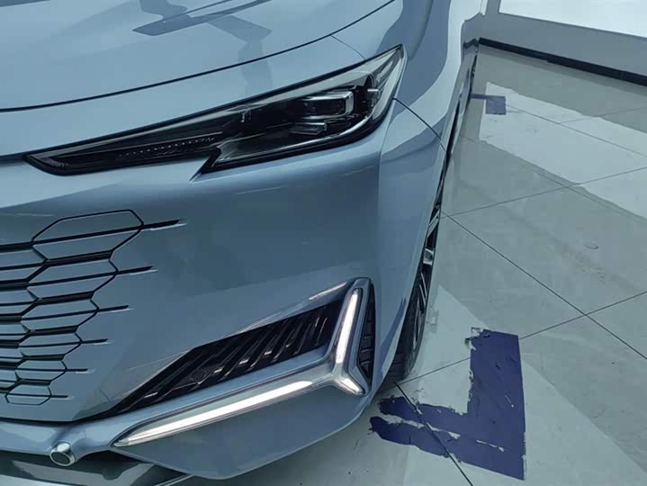 Фото 5 - Changan UNI-K Hybrid