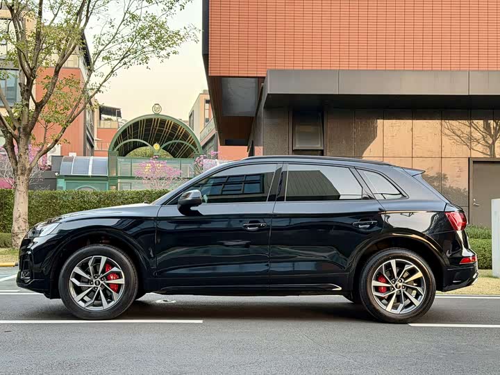 Фото 4 - Audi Q5L