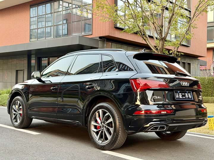 Фото 6 - Audi Q5L