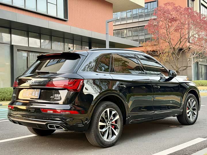 Фото 7 - Audi Q5L