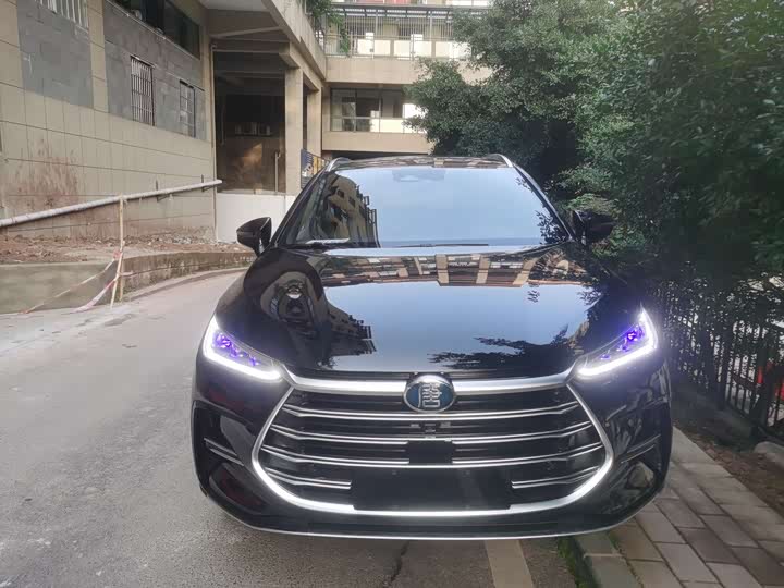 Фото 3 - BYD Tang Hybrid/EV