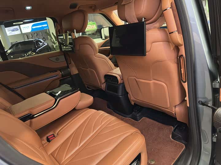 Фото 8 - BYD Yangwang U8