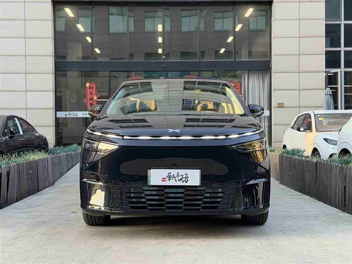 Фото 2 - XPeng X9