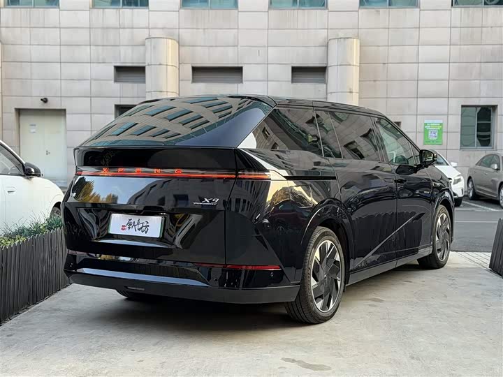 Фото 3 - XPeng X9