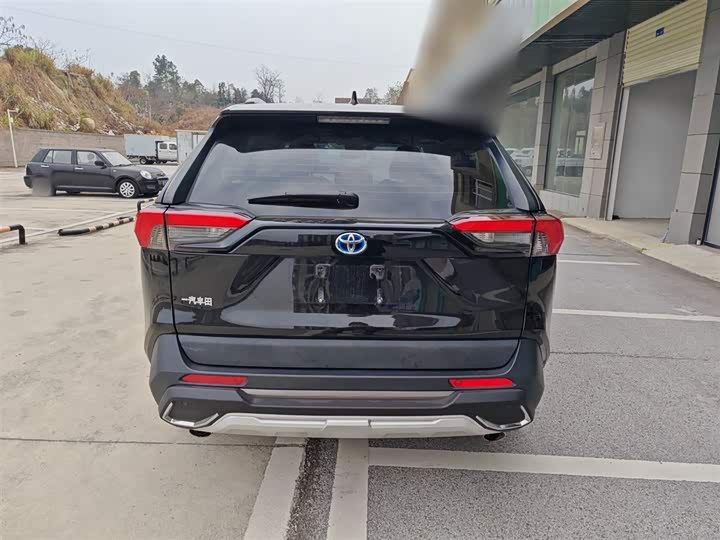 Фото 6 - Toyota RAV4