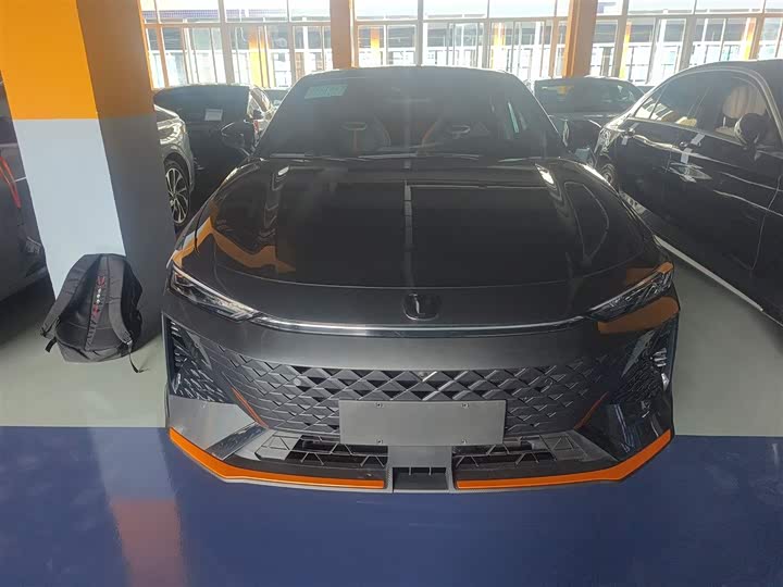 Фото 3 - Changan UNI-V