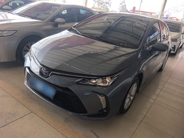 Фото 2 - Toyota Corolla