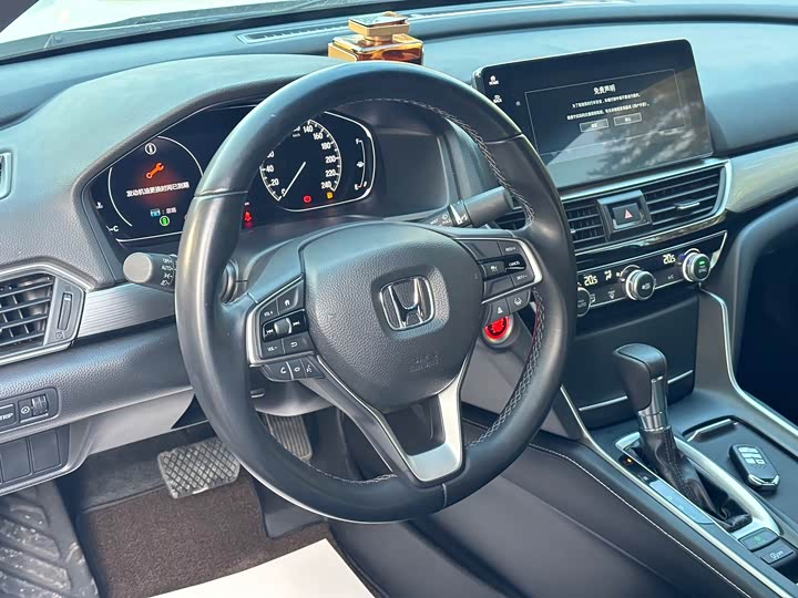 Фото 3 - Honda Inspire