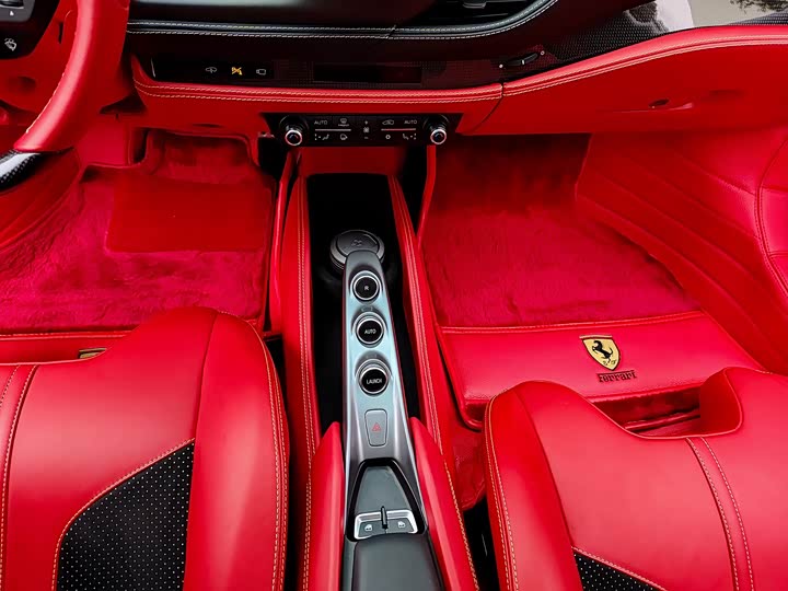 Фото 6 - Ferrari F8