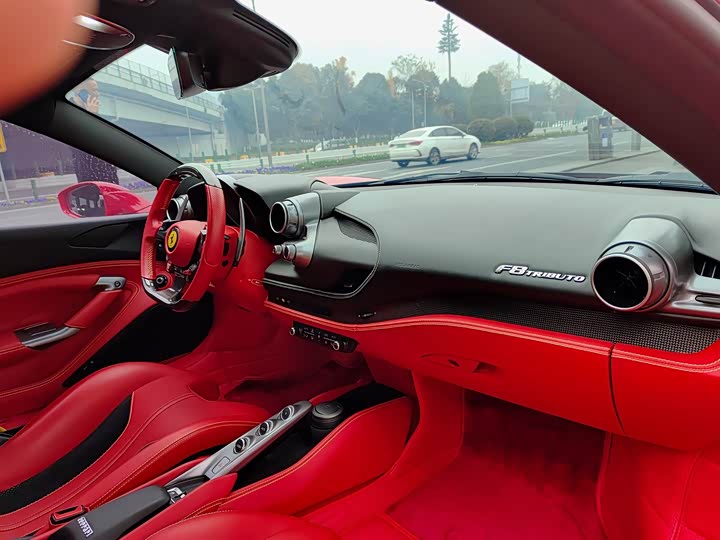 Фото 7 - Ferrari F8