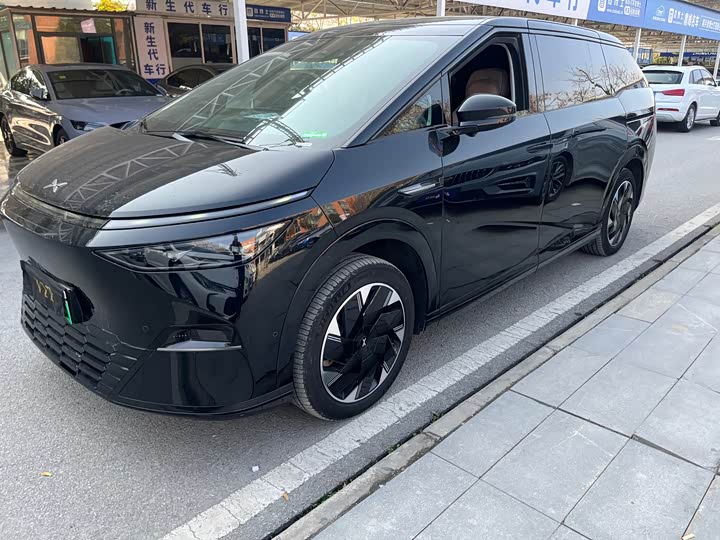 Фото 1 - XPeng X9