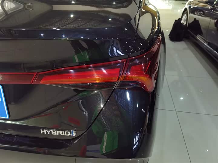 Фото 8 - Toyota Avalon