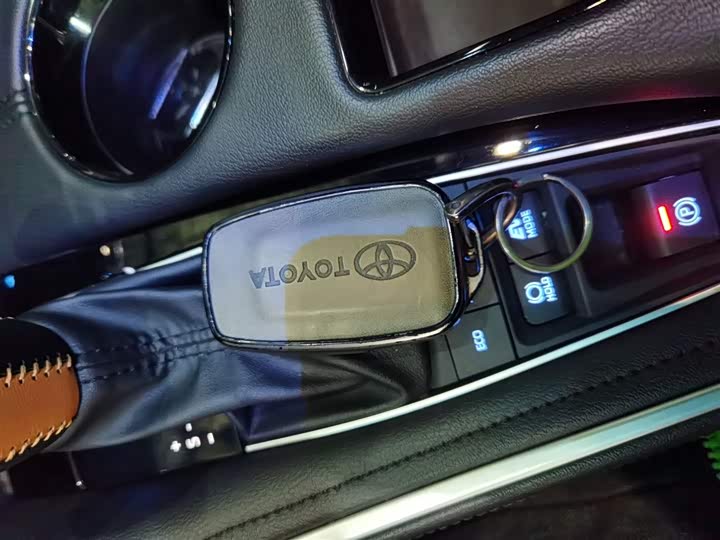 Фото 9 - Toyota Avalon