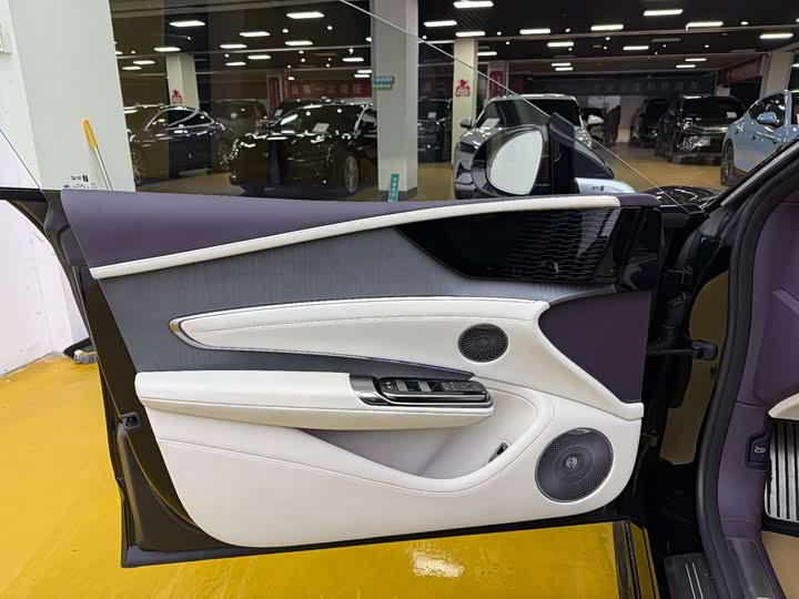 Фото 3 - BYD Yangwang U7