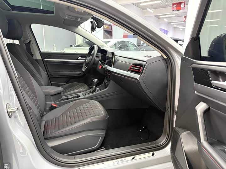 Фото 7 - Volkswagen Lavida