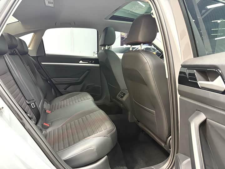 Фото 9 - Volkswagen Lavida