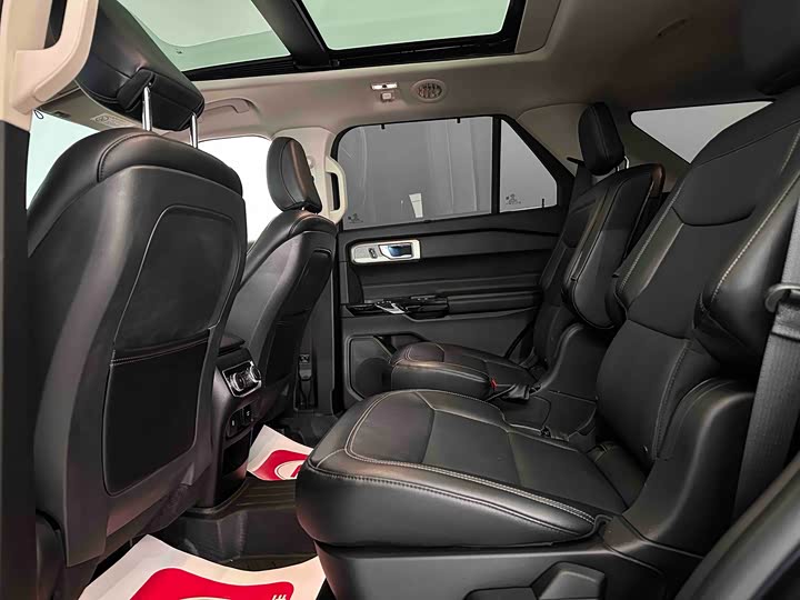 Фото 9 - Ford Explorer