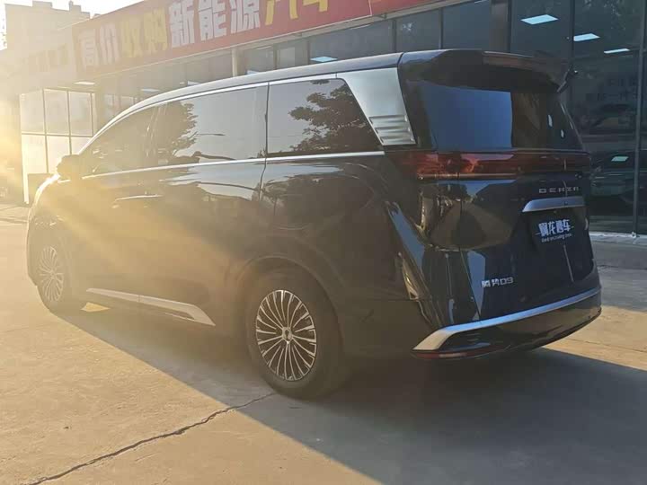 Фото 8 - Denza D9