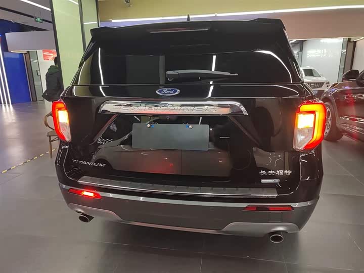 Фото 6 - Ford Explorer