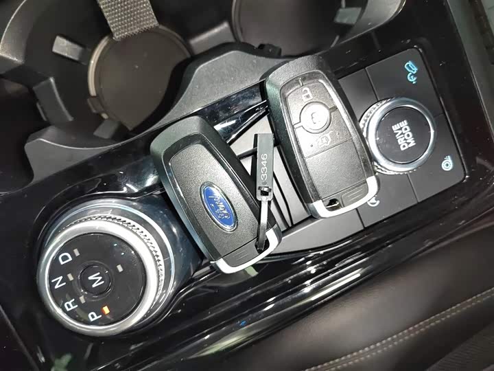 Фото 9 - Ford Explorer