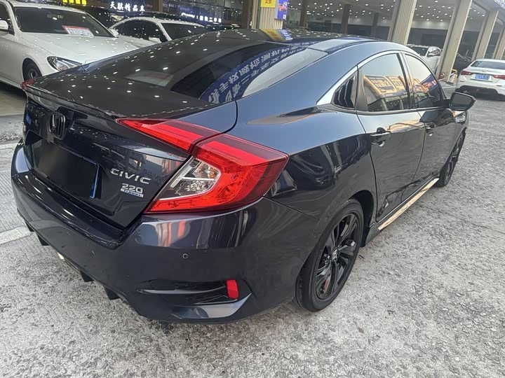 Фото 7 - Honda Civic