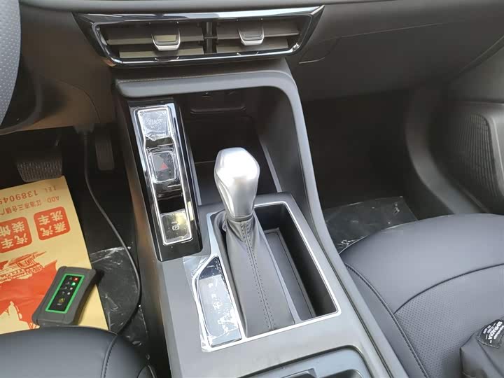 Фото 6 - Roewe i5