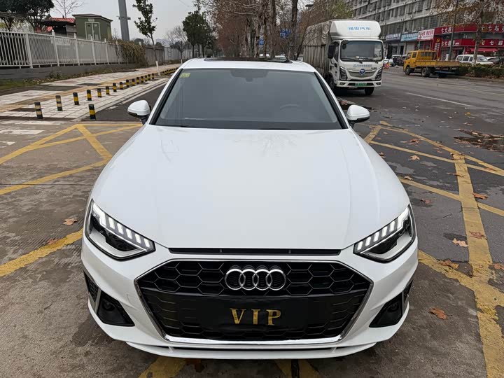 Фото 2 - Audi A4L