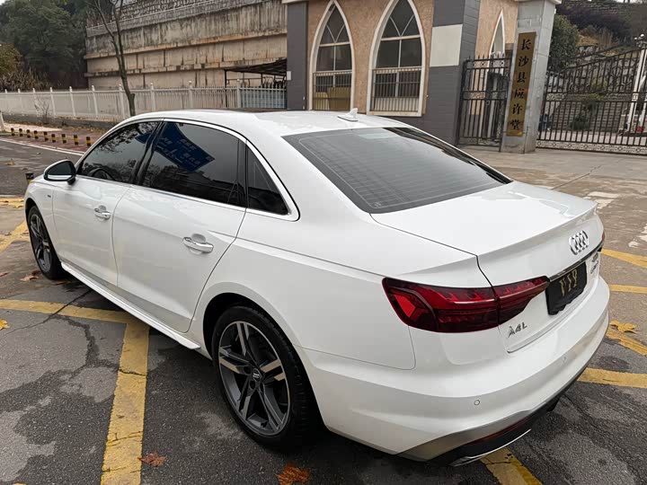 Фото 9 - Audi A4L