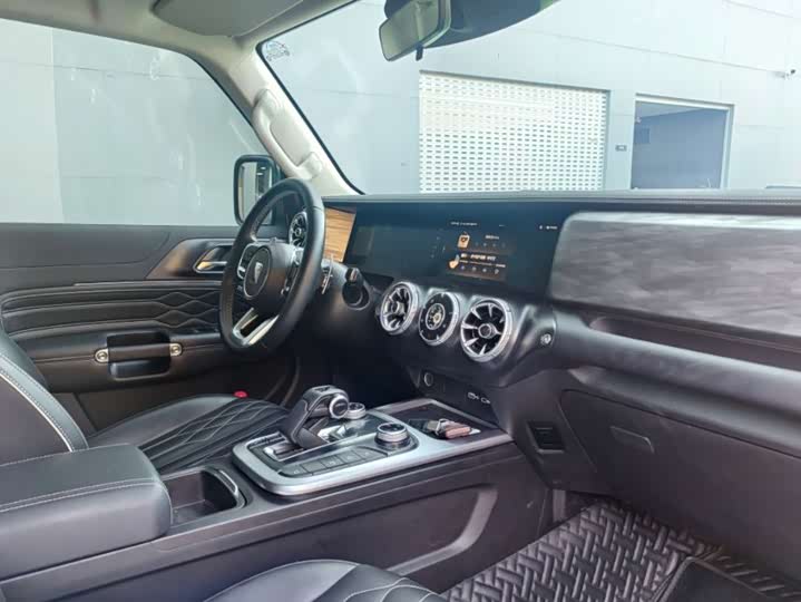 Фото 5 - Tank 300