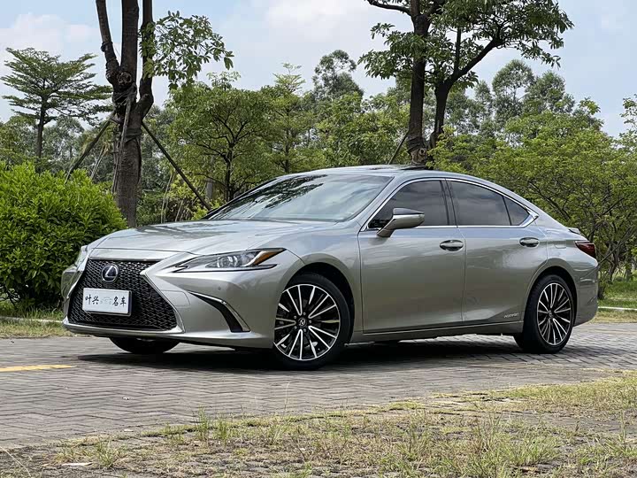 Фото 4 - Lexus ES