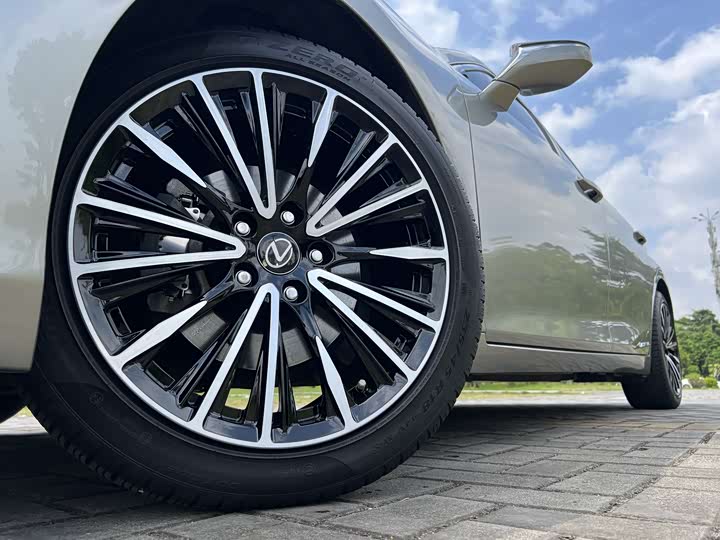 Фото 5 - Lexus ES