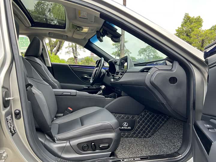 Фото 9 - Lexus ES