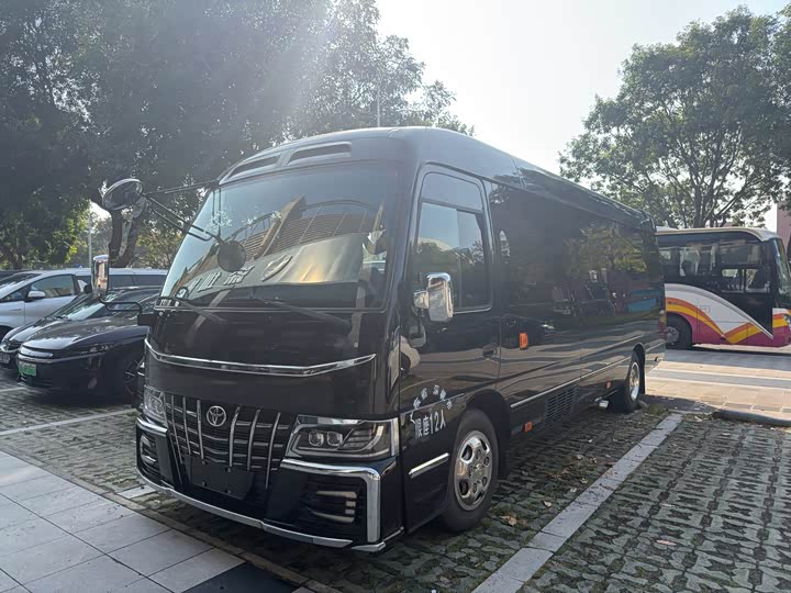 Фото 2 - Toyota Coaster