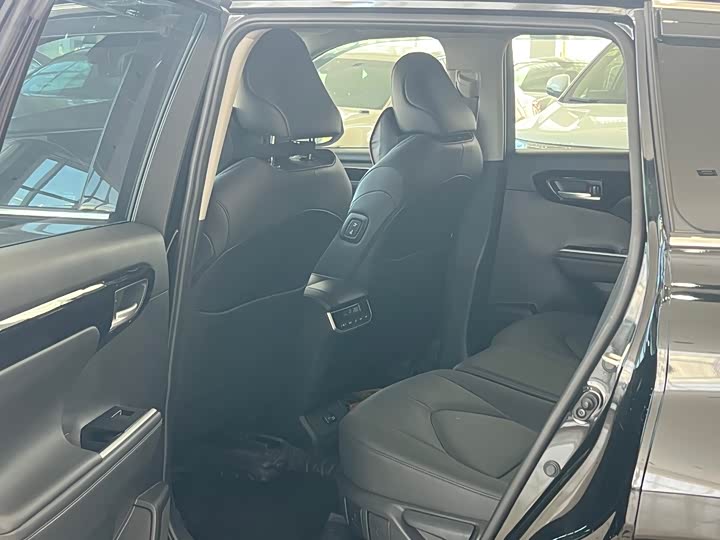 Фото 4 - Toyota Highlander