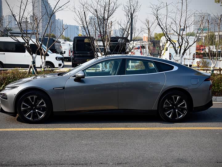 Фото 2 - XPeng P7