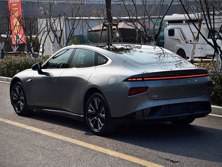 Фото 3 - XPeng P7