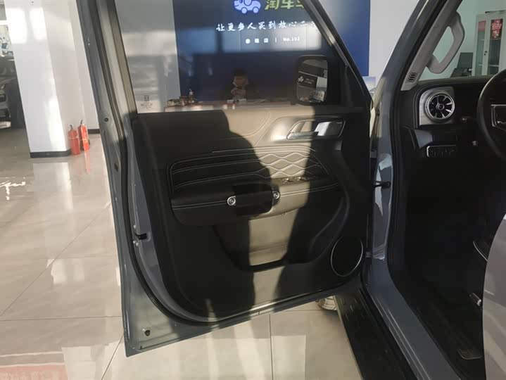 Фото 7 - Tank 300