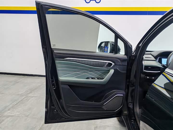 Фото 7 - Geely Okavango L