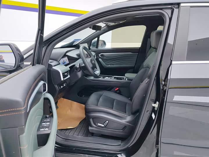 Фото 9 - Geely Okavango L