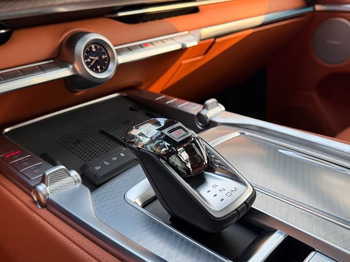 Фото 5 - Tank 700 Hybrid