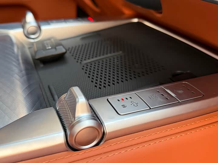 Фото 6 - Tank 700 Hybrid