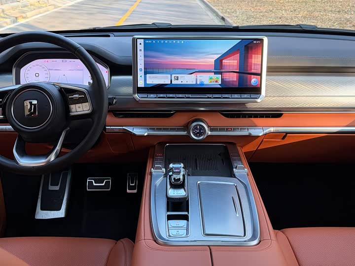 Фото 7 - Tank 700 Hybrid