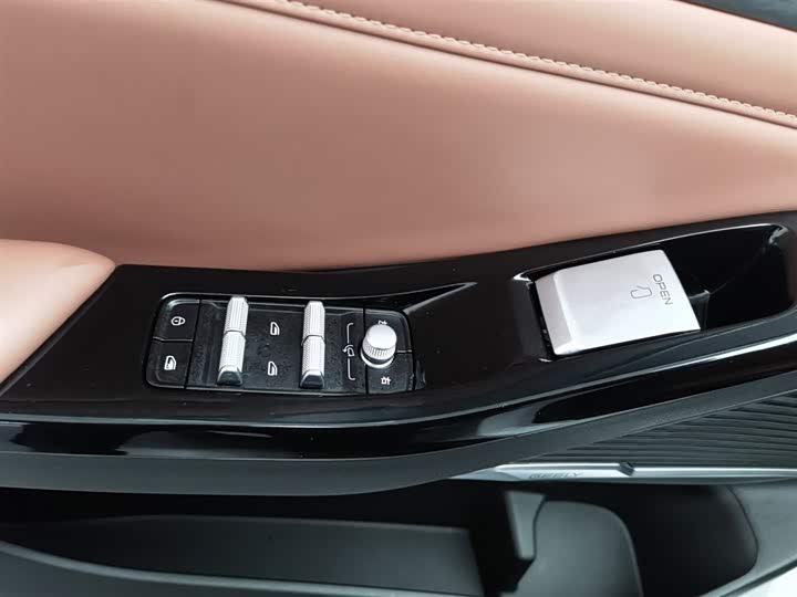 Фото 9 - Geely Galaxy L6