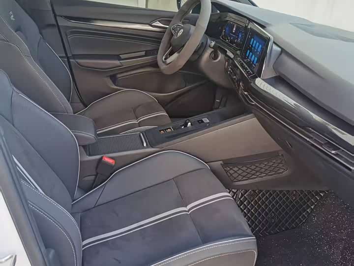 Фото 8 - Volkswagen Golf