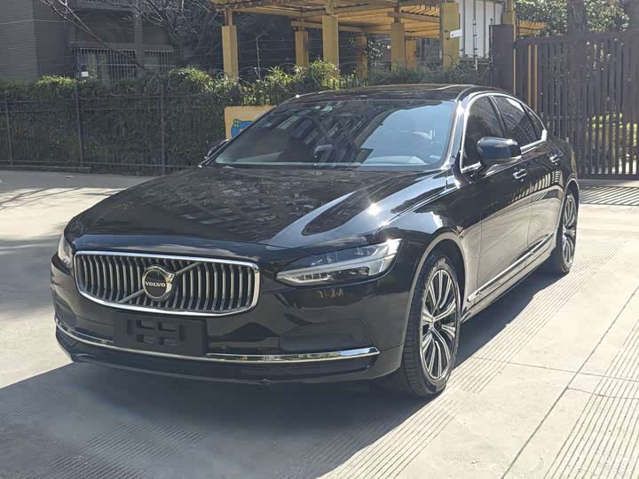 Фото 1 - Volvo S90