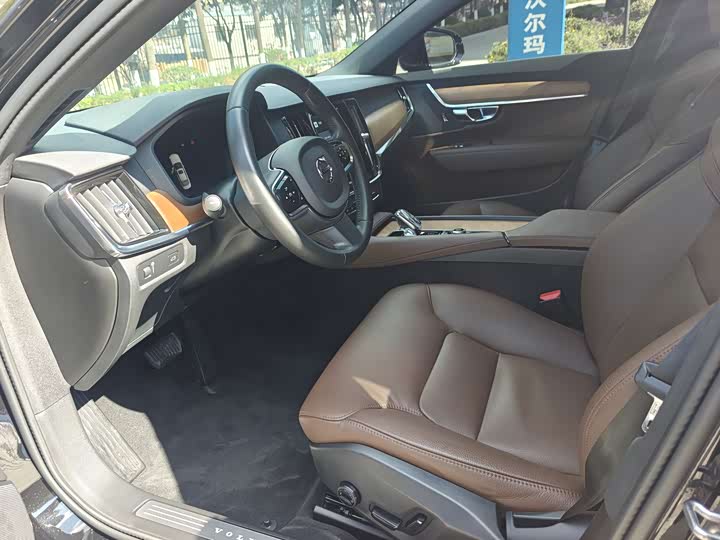 Фото 6 - Volvo S90