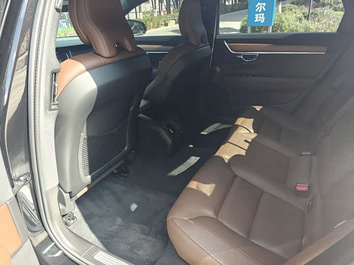 Фото 9 - Volvo S90